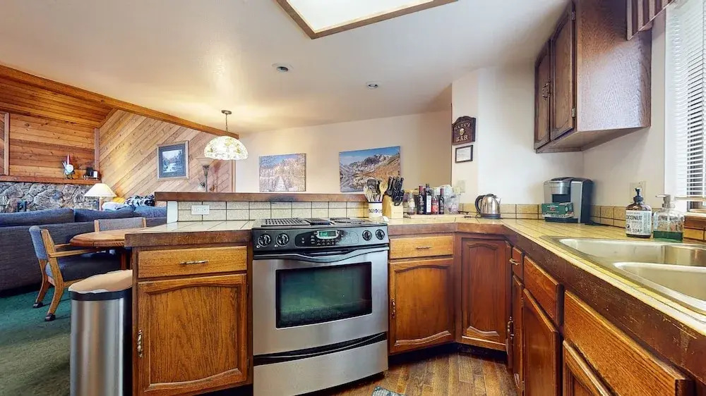 Mammoth Sierra Townhomes #23 4 Bedroom Condo by RedAwning