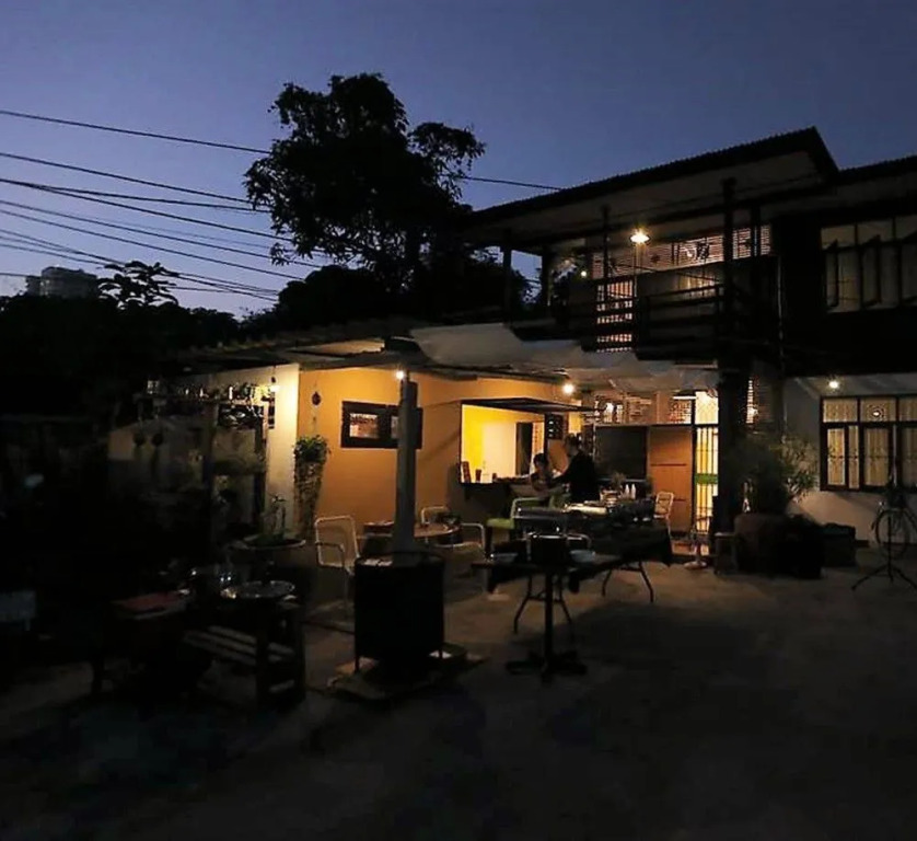 Maroom Art Hostel