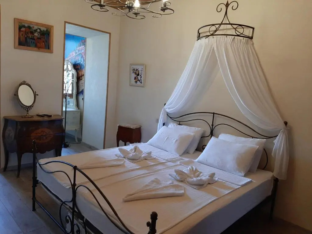 Vintage Art Rooms