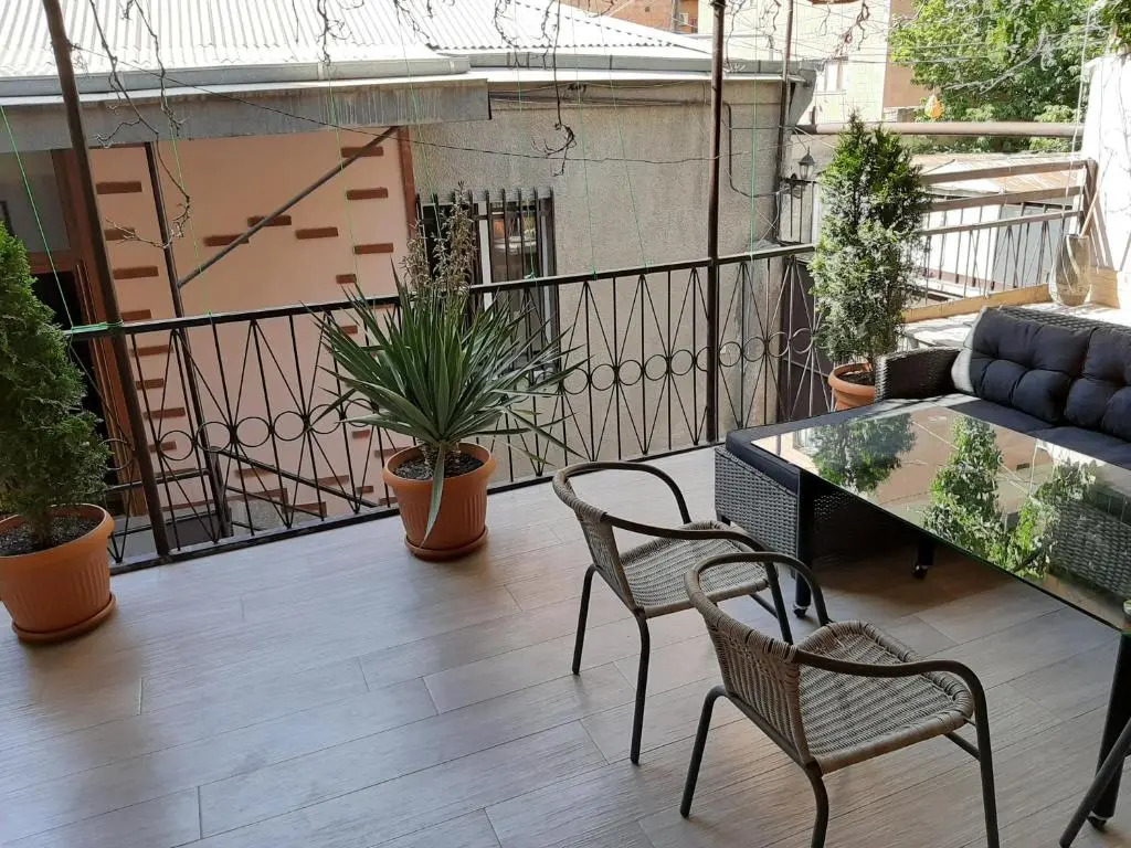 Shara Talyan Guest House & Tours