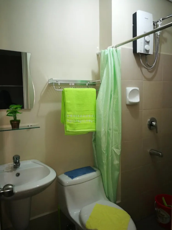 Cozy Condo Studio Near Airport with Wifi