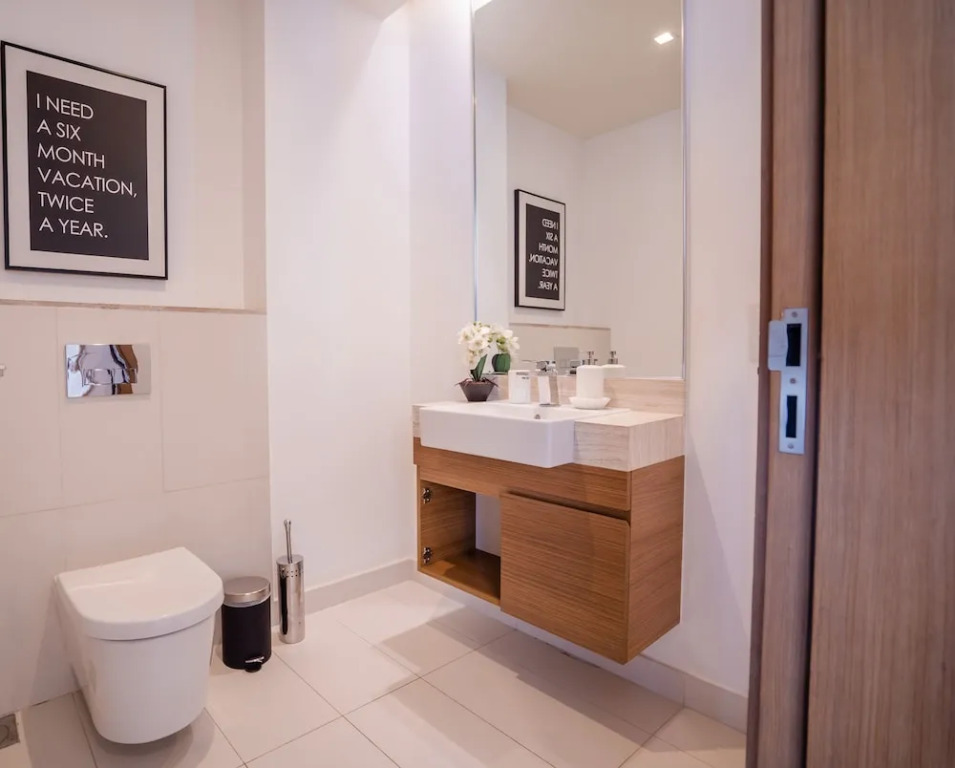 Aya - Impeccable 1BR Apartment with Balcony in City Walk