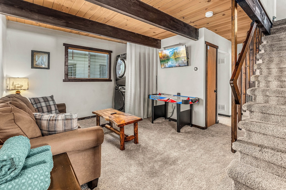 1 Mi to Slopes: Big Bear Ski Haven w/ Hot Tub