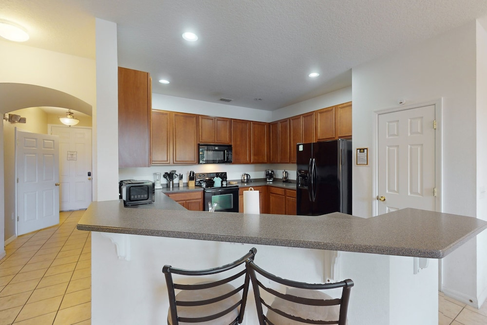 Dog-friendly Home With Shared Pool, Wifi, Central AC, and Private Washer/dryer