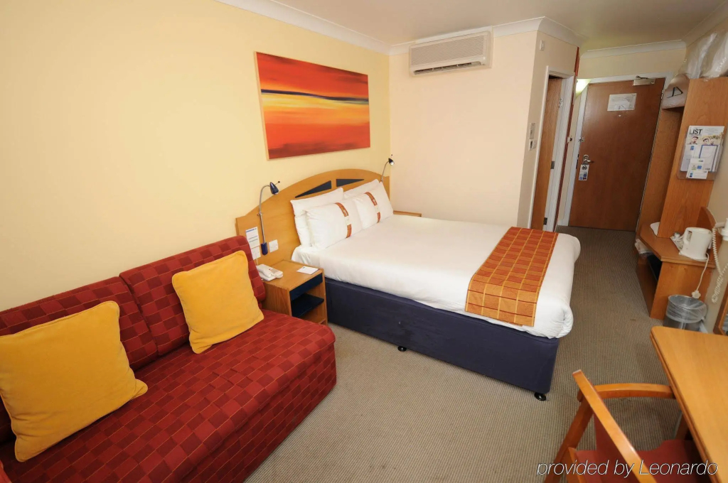 Holiday Inn Express Glasgow Airport by IHG