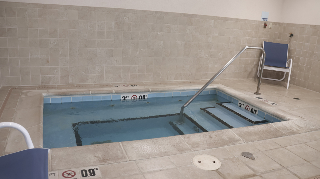Holiday Inn Express & Suites Morton Peoria Area by IHG