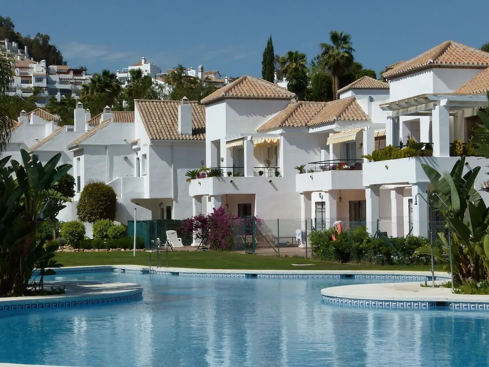 Beautiful Apartment in Nueva Andalucía With Swimming Pool