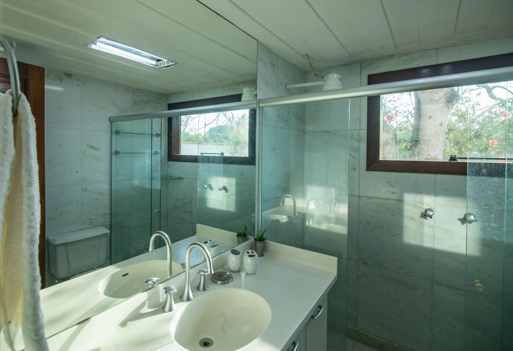 Mansão Beira Mar com Cinco Suítes na Praia da Ferradura - Por Luxury Rentals