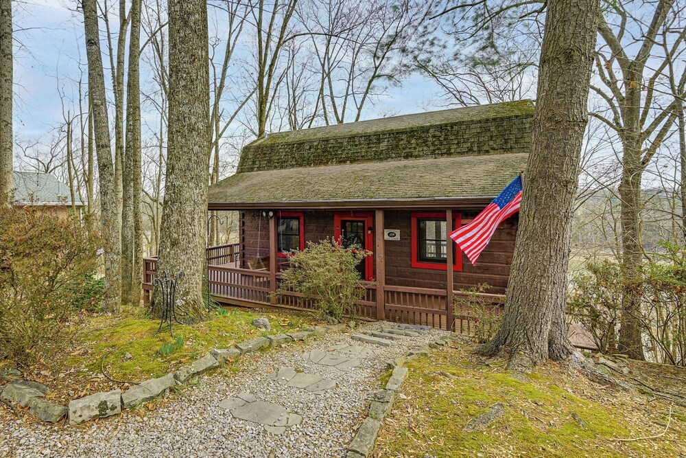 Lake Cumberland Log Cabin Near 3 Boat Ramps