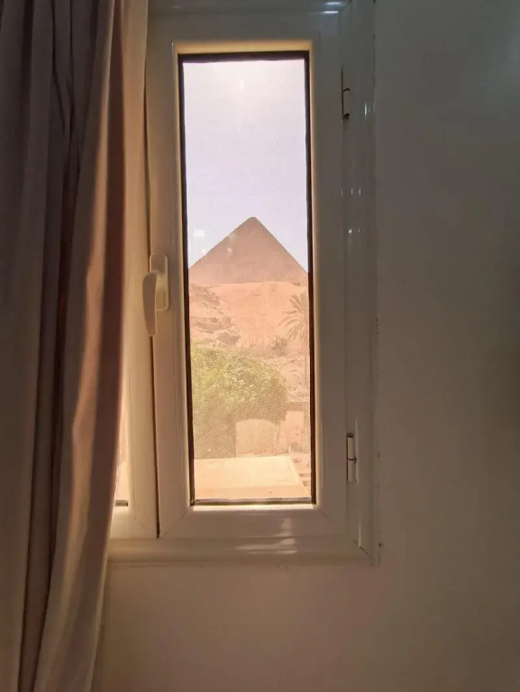 Crystal pyramid inn