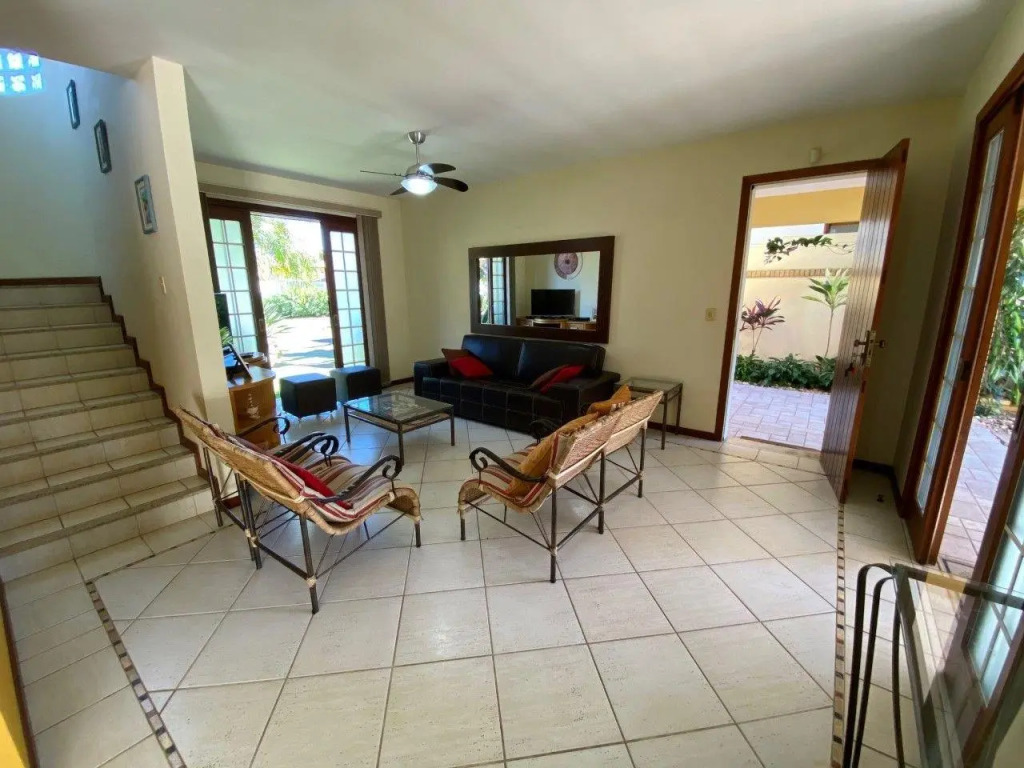 Casa 3 Dormitórios Jurere Internacional