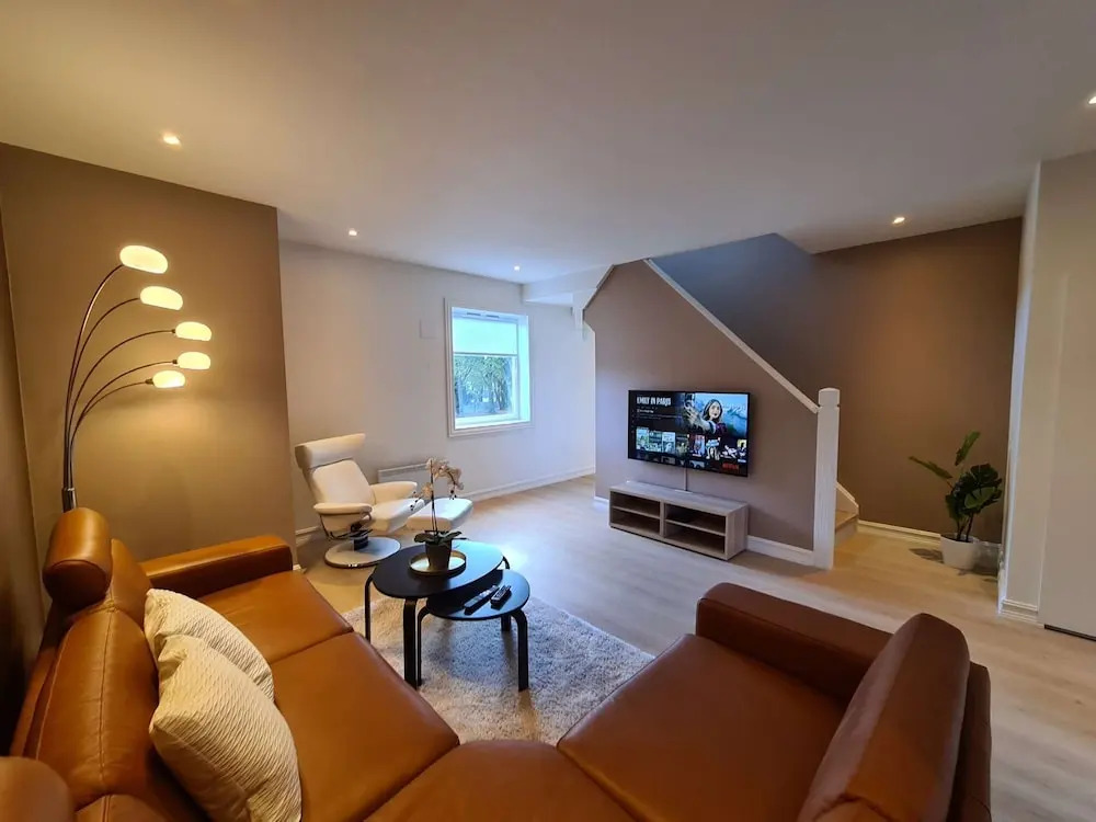 Spacious And Modern 3-bedroom Near Center, Free Parking
