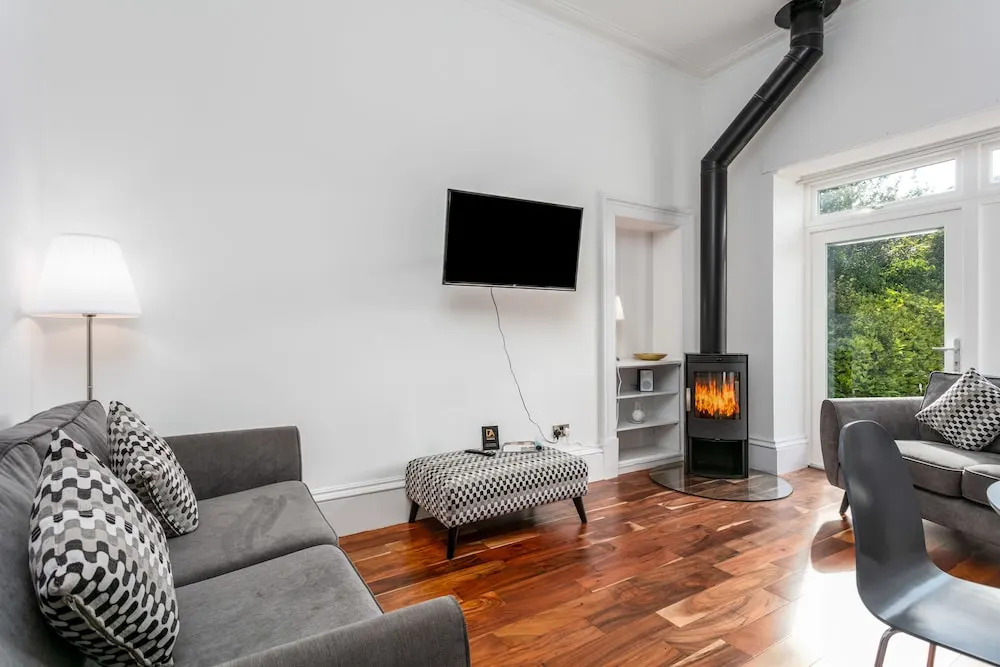 Cunningham Residence- Donnini Apartments