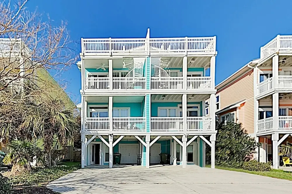 New Listing! Beachside Gem W/ Rooftop Deck 4 Bedroom Condo