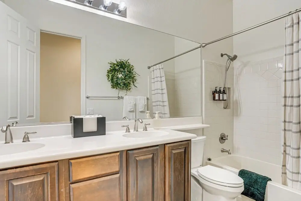 Outdoor Oasis: Spacious Family Escape in Goodyear!