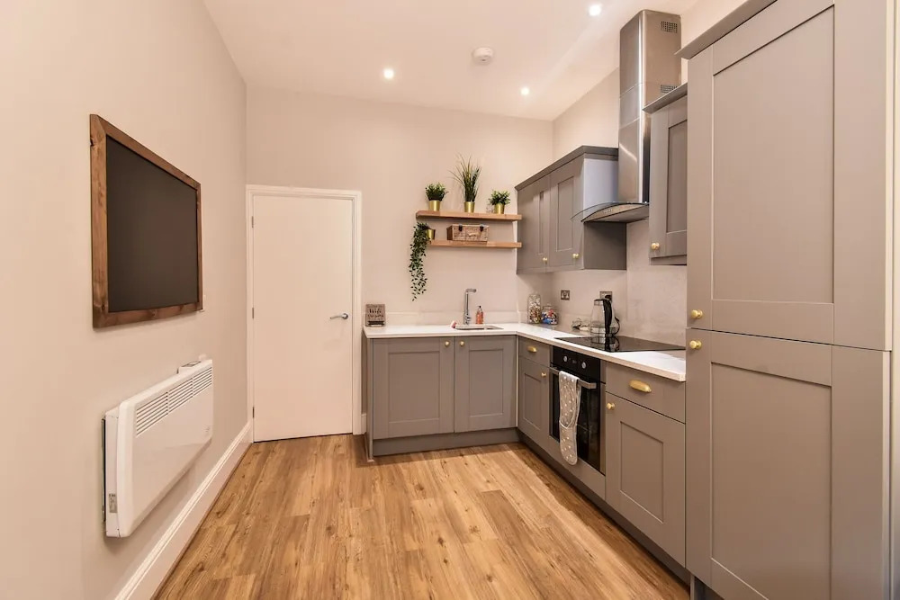 Saxon Rose Apartment