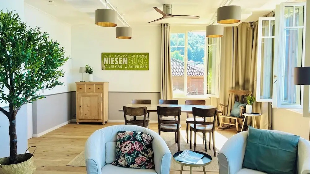 Boutique Hotel & Restaurant Niesenblick - Lakefront rooms with balcony on Lake Thun - SELF CHECK IN & digitale Reception