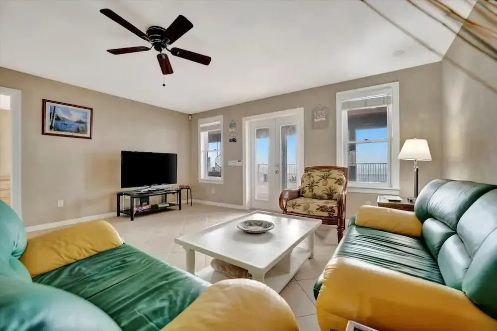 Stones Throw Beachfront Family Suite 3 Views