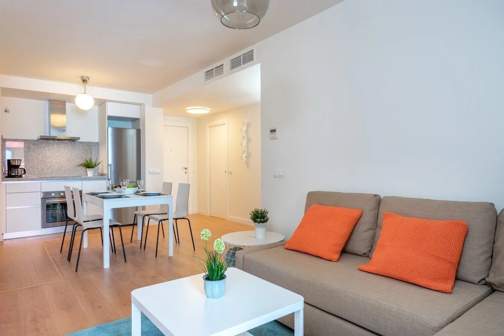 Central and Beachfront Apartment with Balcony Ref 131