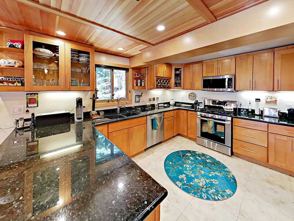 1355 Woodland Way Home 4 Bedrooms 2.5 Bathrooms Home