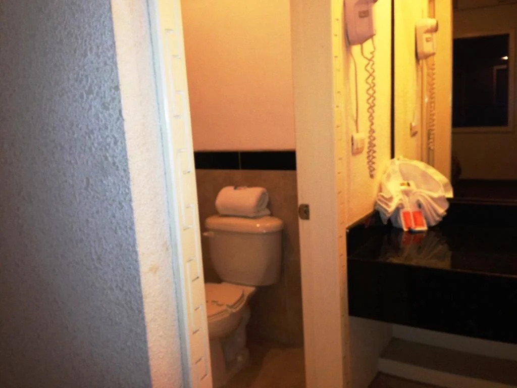 Hotel Azteca Inn