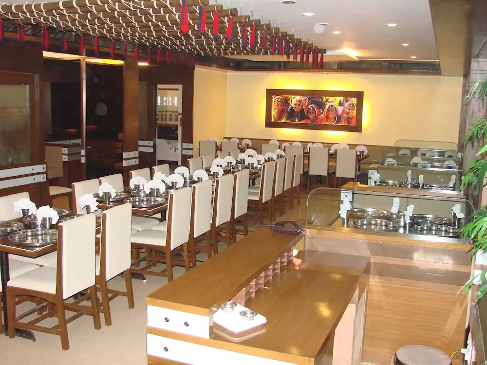 OYO 9677 Hotel Surya