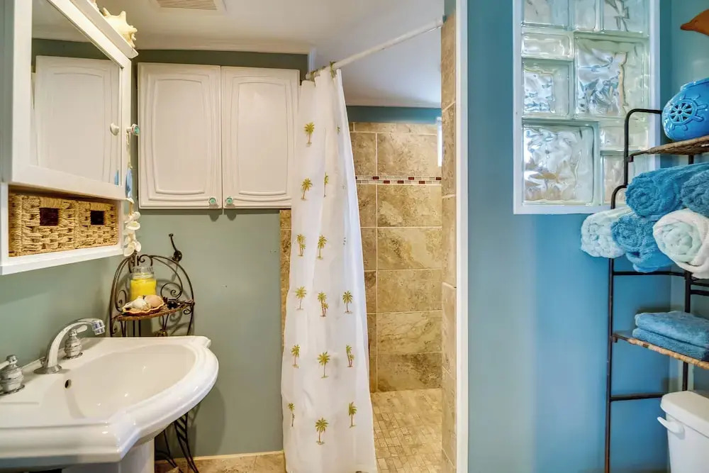 Cozy Fort Pierce Cottage on Farm Animal Rescue!