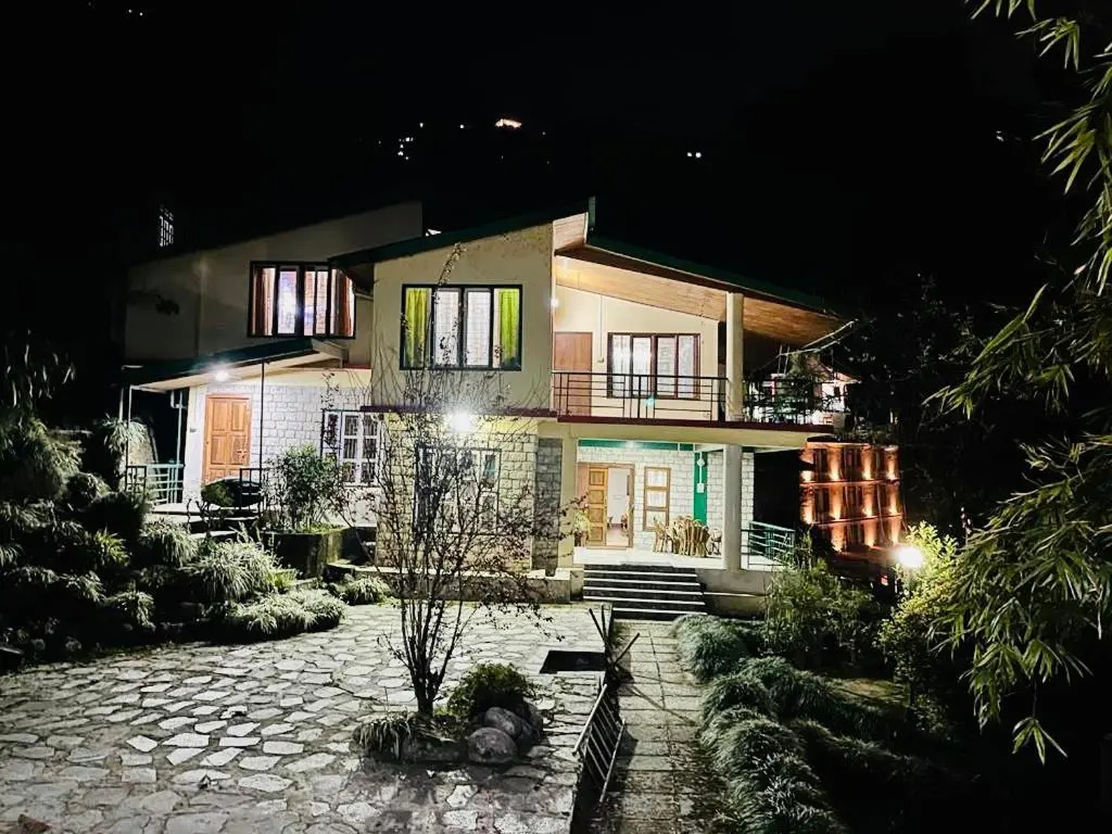 Aashishkhim Guest House