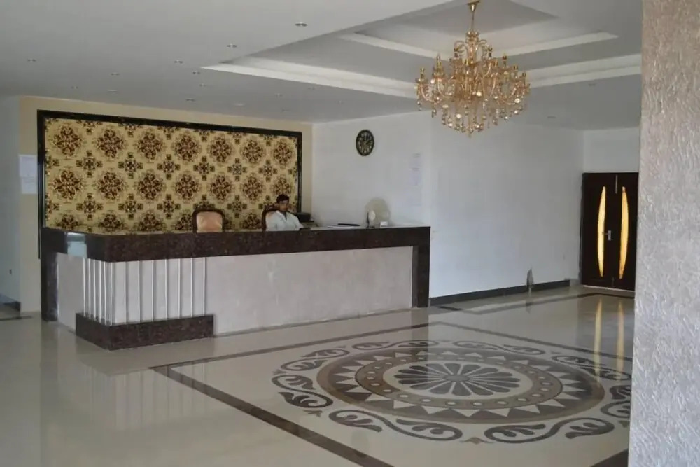 Hotel Sehwan Divine