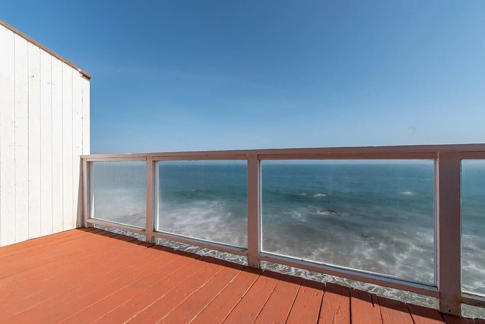 Oceanfront Malibu Beach House 1 bdr 4 Sleeps