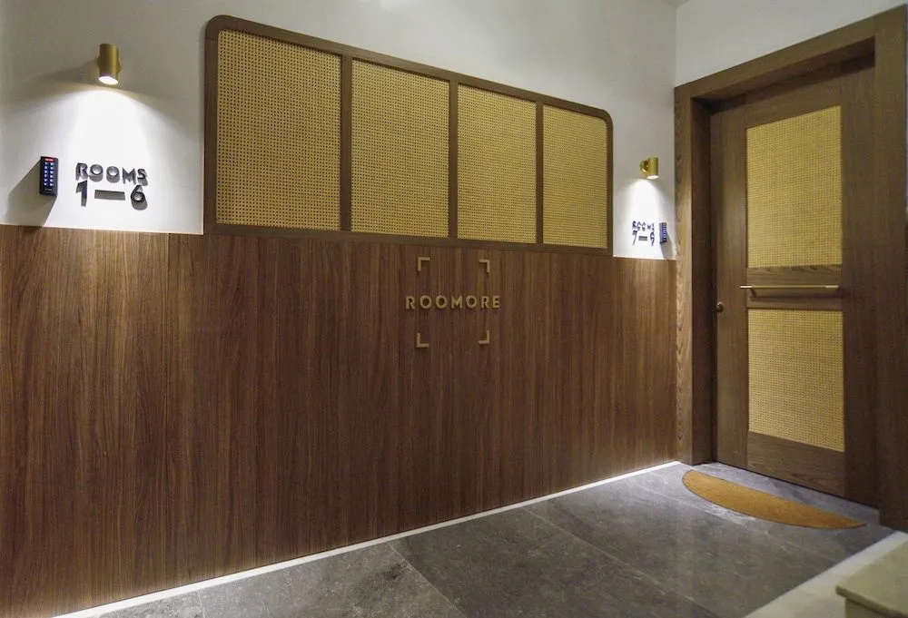 Roomore Apartments