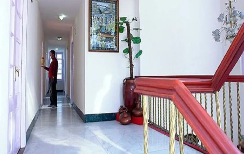 Hotel Himgiri