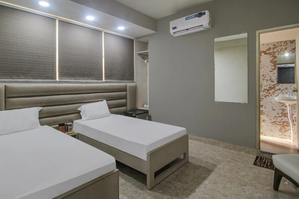 OYO 82221 Hotel Regency
