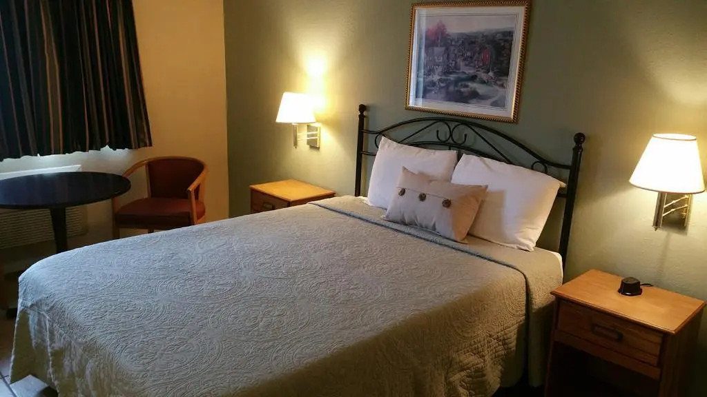 Sand Pebble Motor Lodge