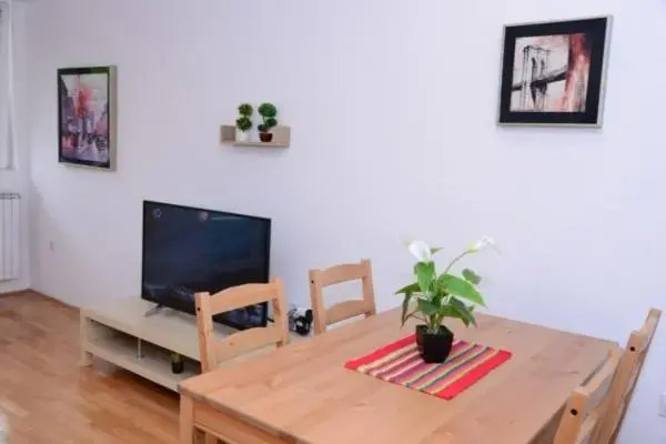 Cozy Two Bedroom Apartment 8