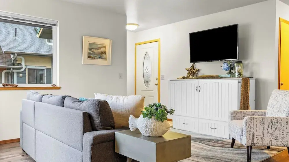 Cozy Whidbey Island Home Near Langley Waterfront & Dining Tideview by Avantstay