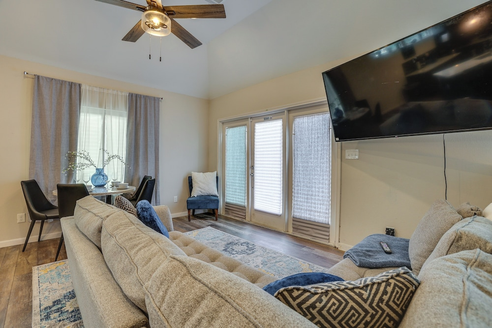 Houston Upgrade! Spacious + Modern Unit Near UH