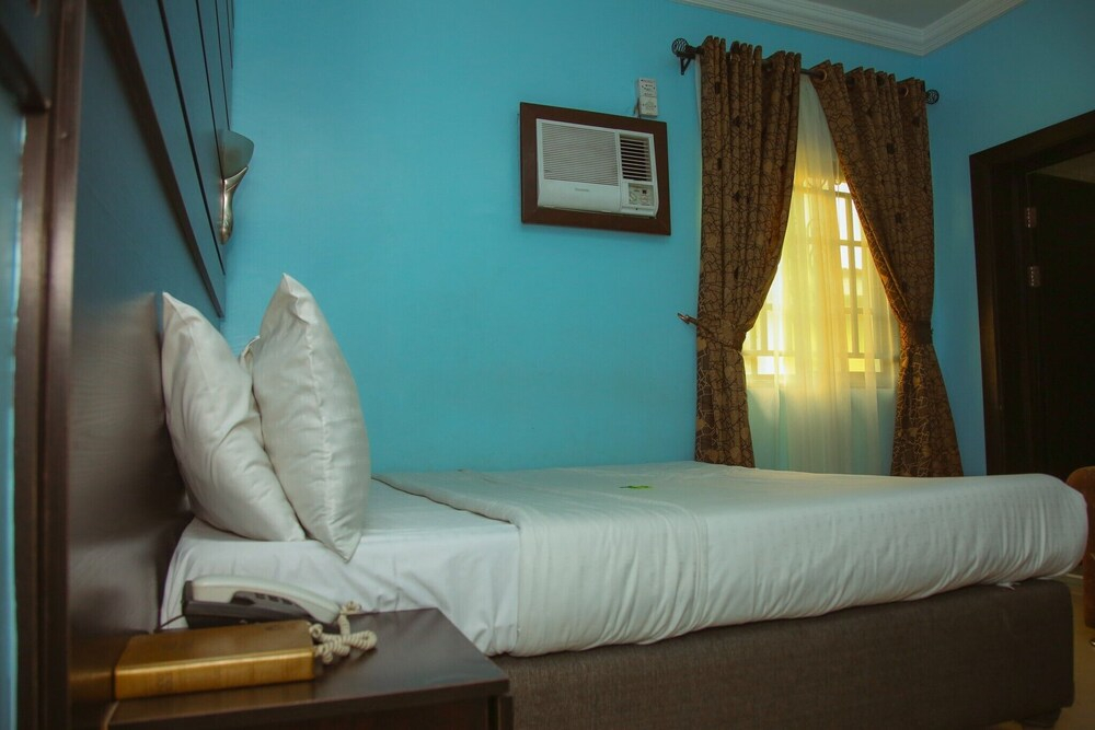 Green House Hotel And Suites