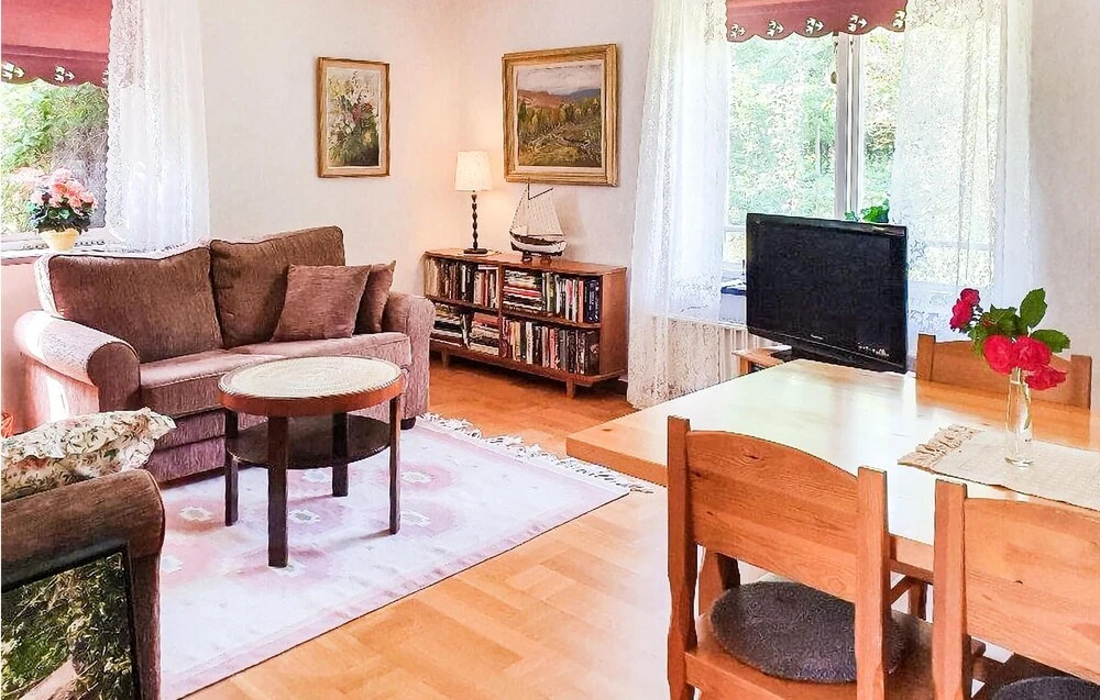 2 Bedroom Lovely Home In Löttorp