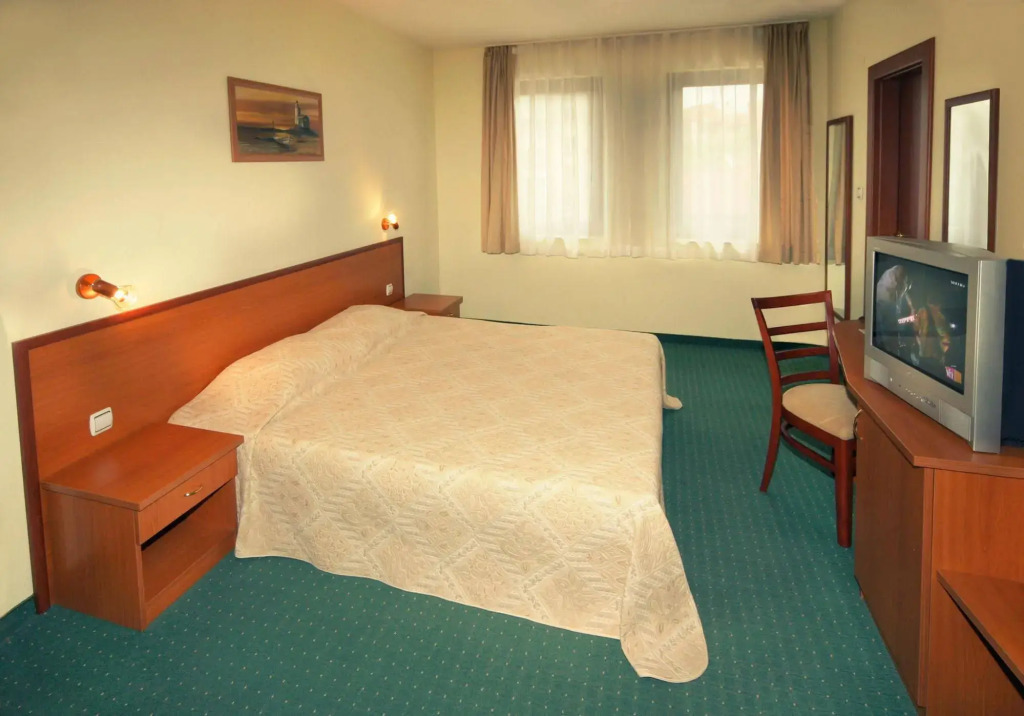 Dionis Hotel