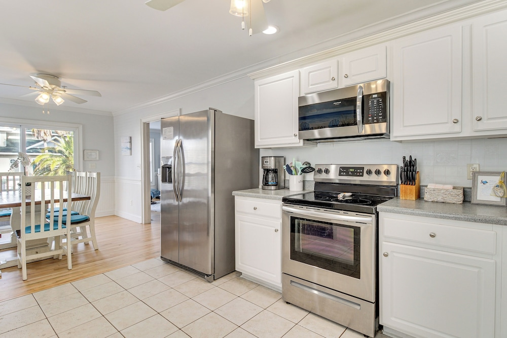 Elegant Tybee Island Townhome, Steps to Beach