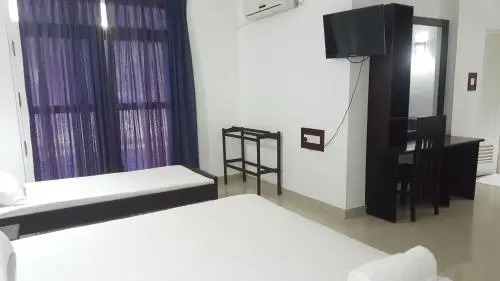 Thilini Holiday Inn