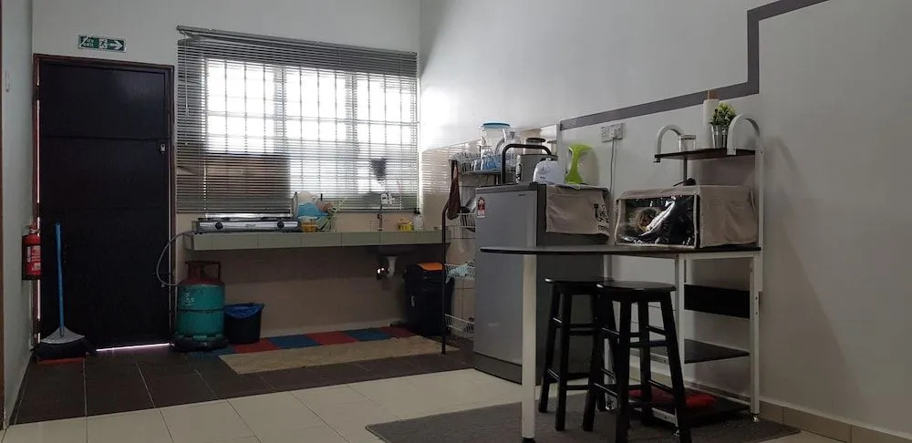 Fahaz Lumut Homestay