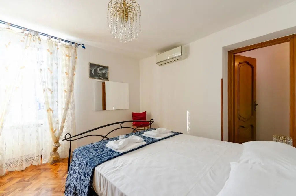 JOIVY Sunny 2-Bed Flat Near Aquarium