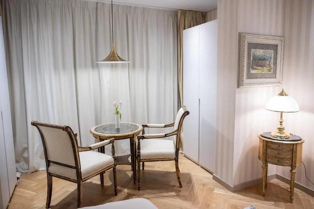Seven Luxury Suites