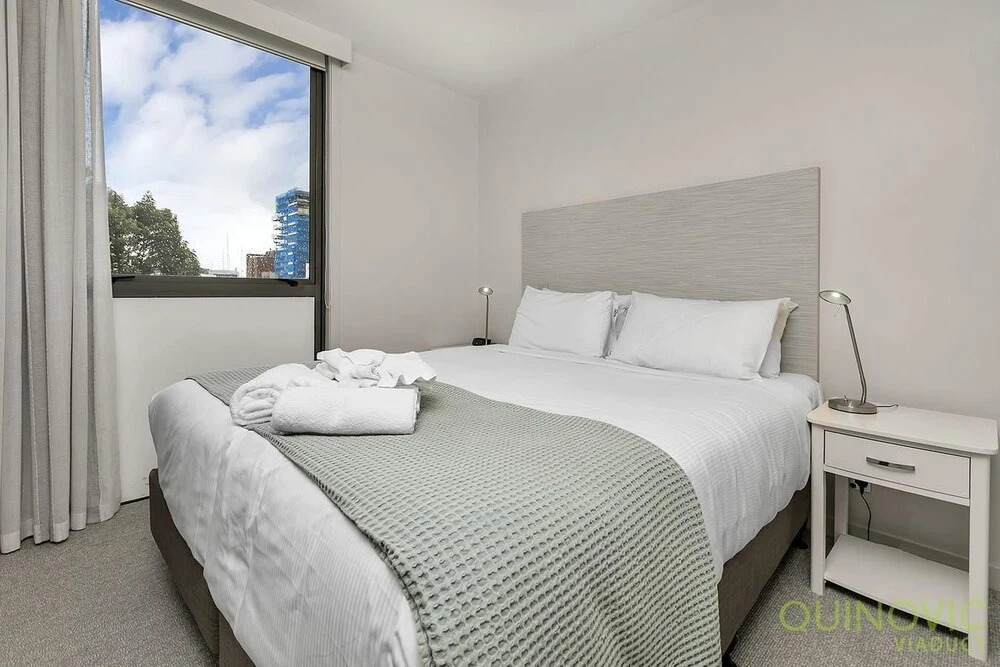QV Refined Lighter Quay Apt - 767