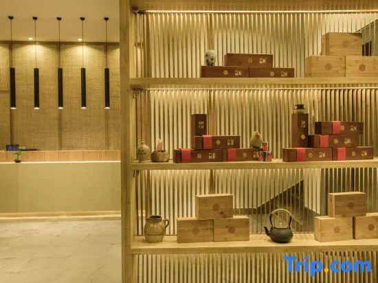 Wuyishan Liuyue Mountain Stream Hotel (Sangu Resort Chongxi Walkway Branch)