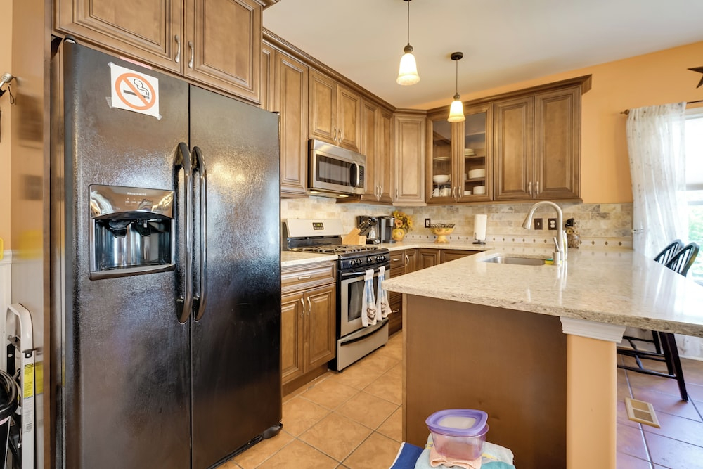 Breezy Wildwood Condo ~ 2 Blocks to Beach!