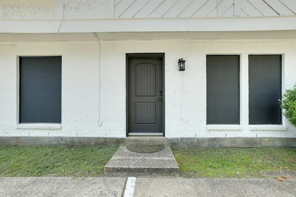 Near Airport & Interstate: Houston Area Townhome