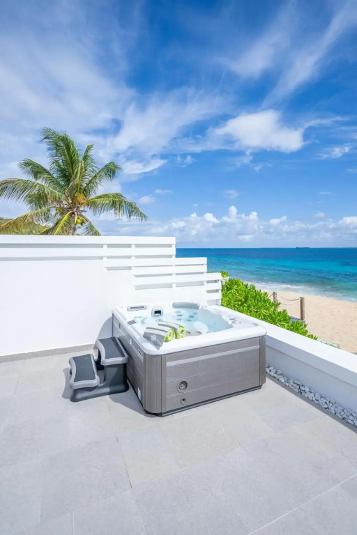 5 BR Luxurious Beachfront Villa with utmost privacy